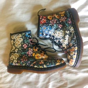 🌼 Vintage 🌼 90s Doc Martens Floral